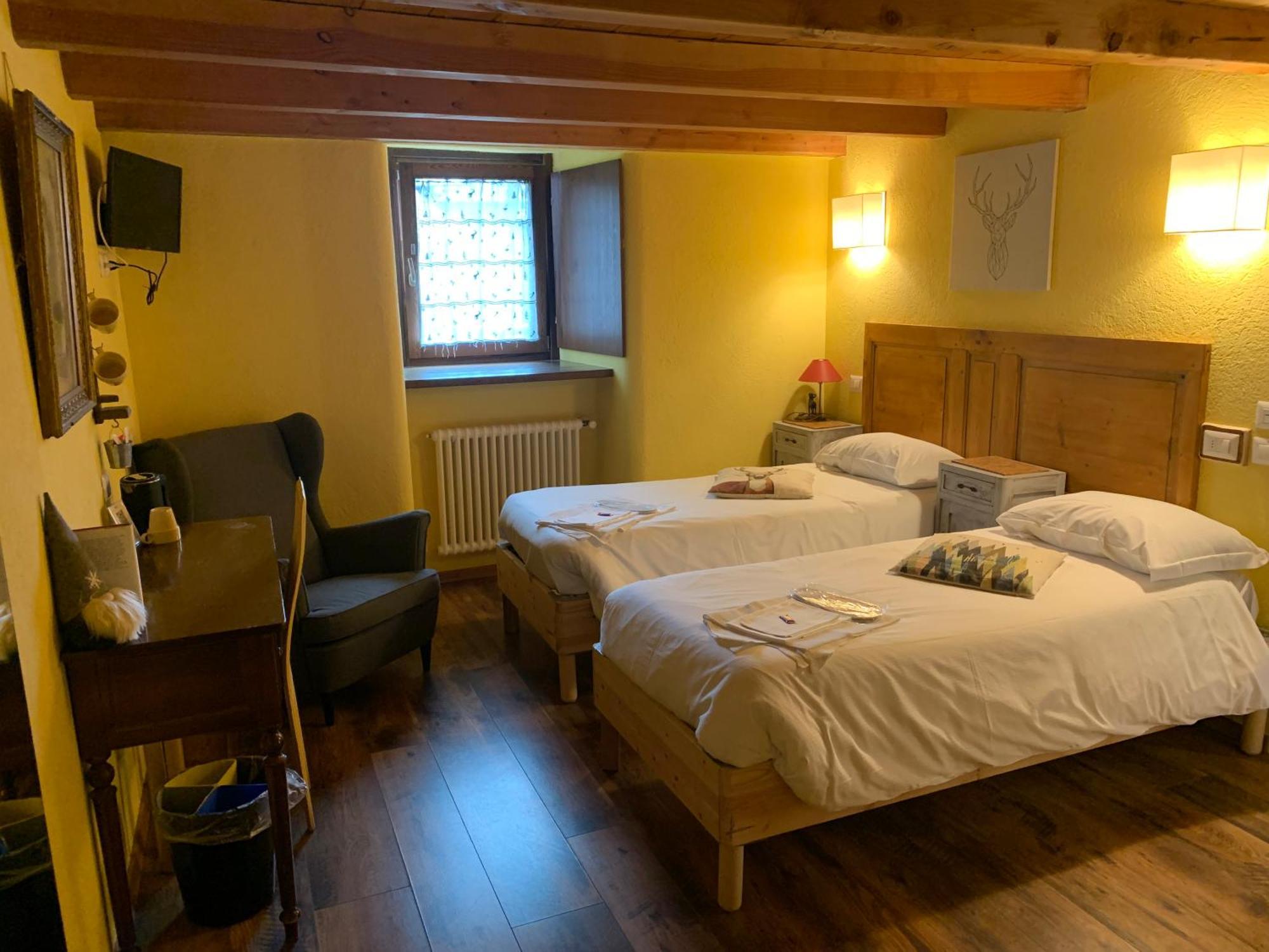 Rifugio Lilla Bed & Breakfast La Thuile Bagian luar foto